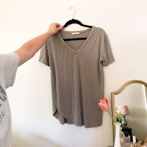 {SOLD} BRAND NEW V-Neck Short Sleeve Top